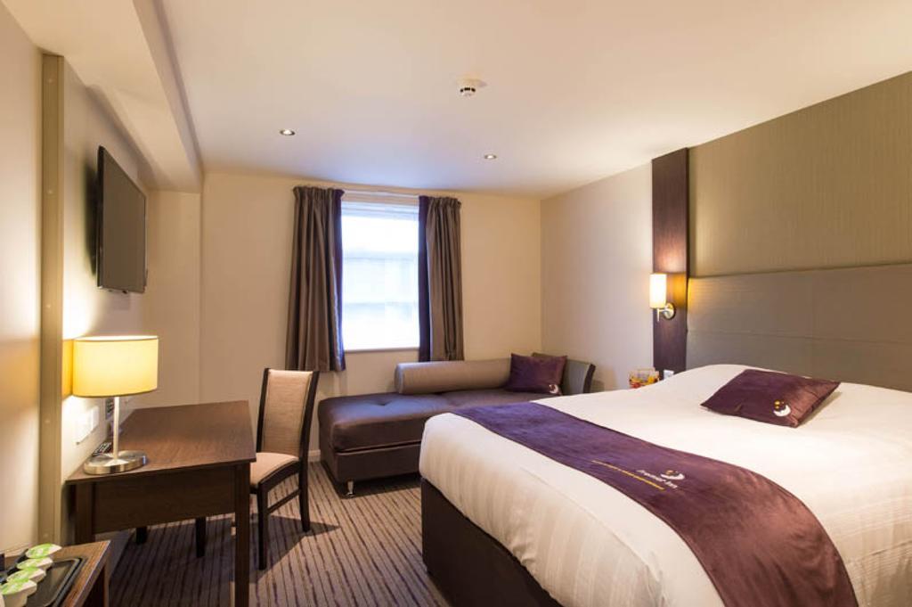 Premier Inn Aldershot Exterior foto