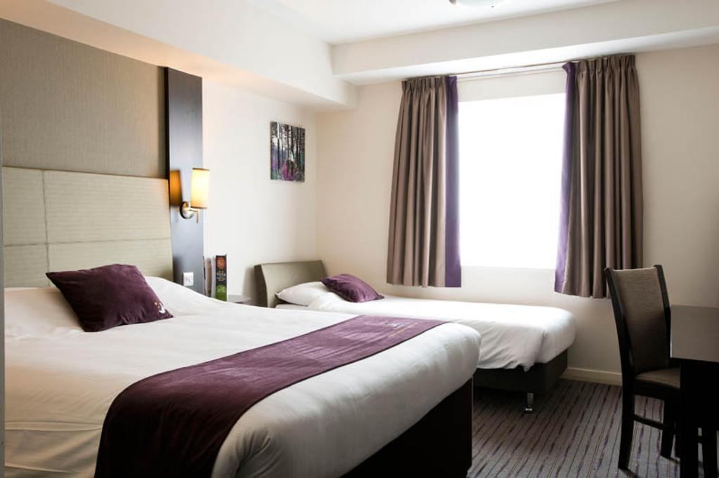 Premier Inn Aldershot Exterior foto
