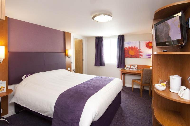 Premier Inn Aldershot Exterior foto