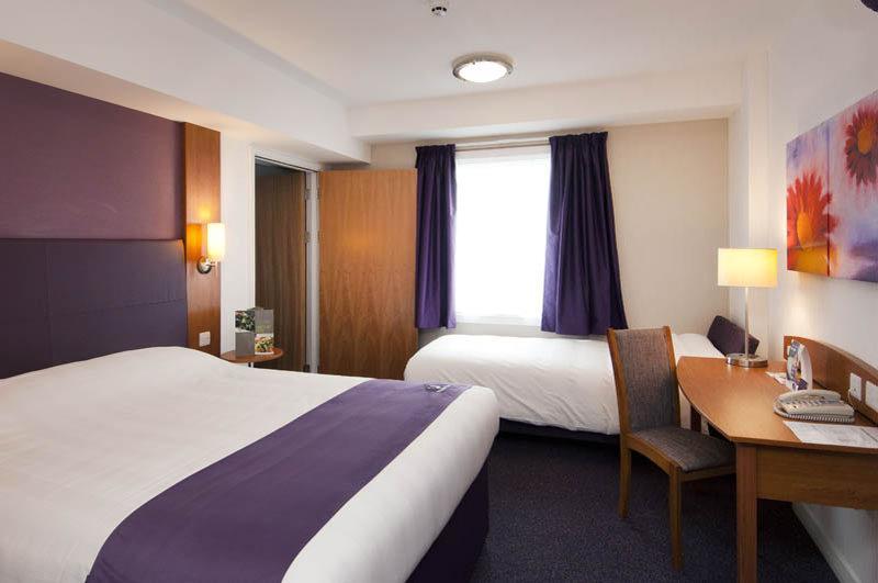 Premier Inn Aldershot Exterior foto